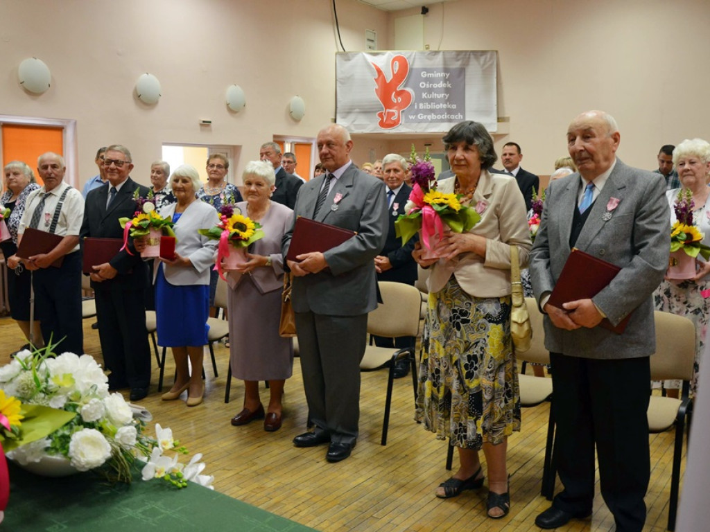 Poznali się w tej sali na tańcach, a teraz mają dzieci i wnuki. Świętują 50 i 60 lat małżeństwa