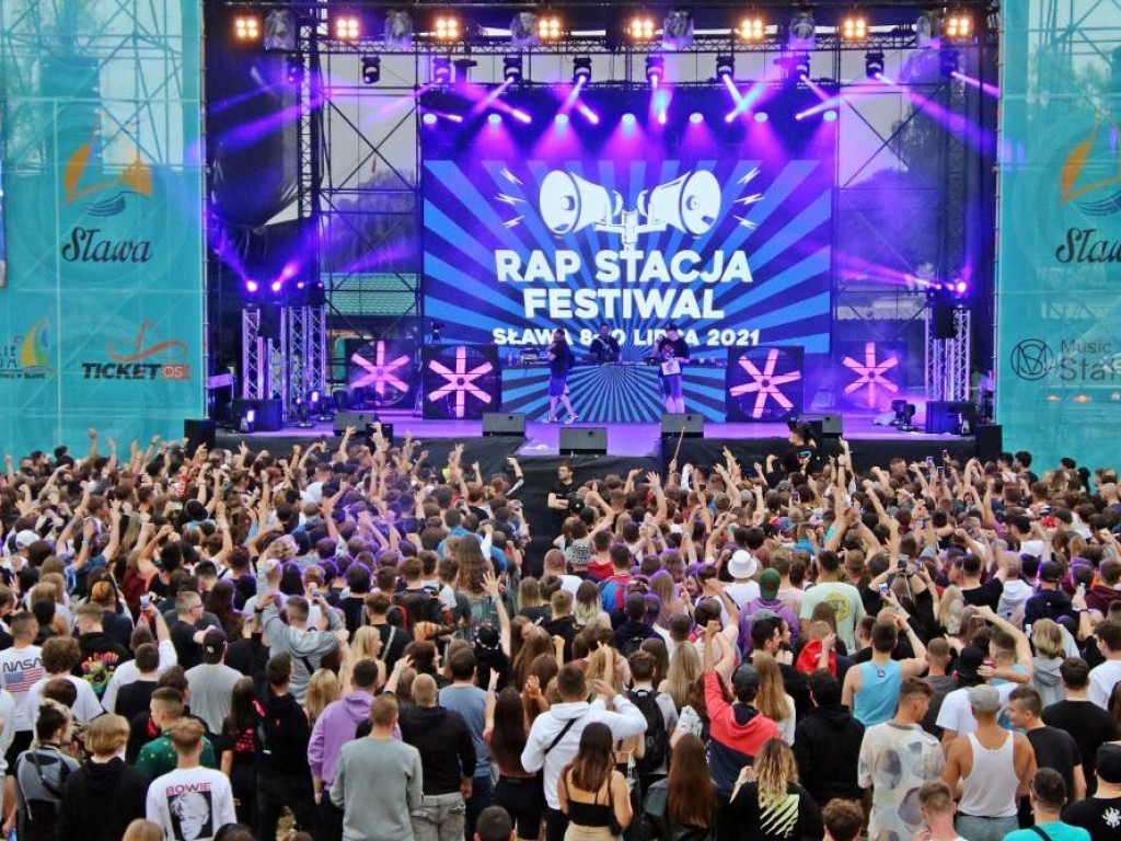 Tłumy na festiwalu w Sławie! Deszcz? Im nie przeszkadzał w zabawie