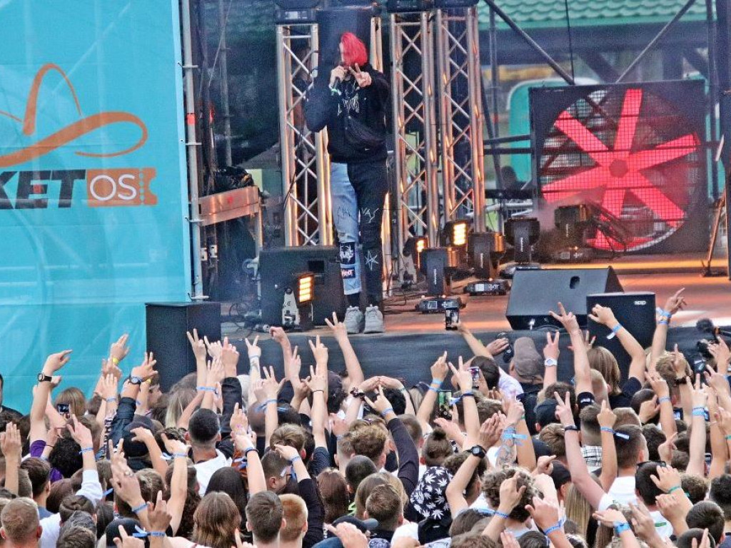 Tłumy na festiwalu w Sławie! Deszcz? Im nie przeszkadzał w zabawie
