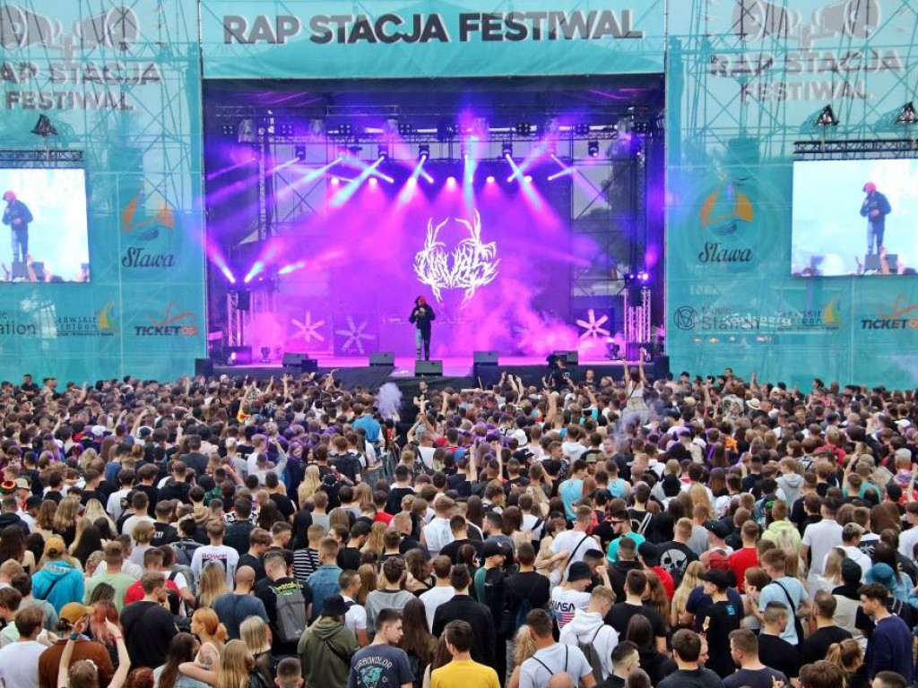 Tłumy na festiwalu w Sławie! Deszcz? Im nie przeszkadzał w zabawie
