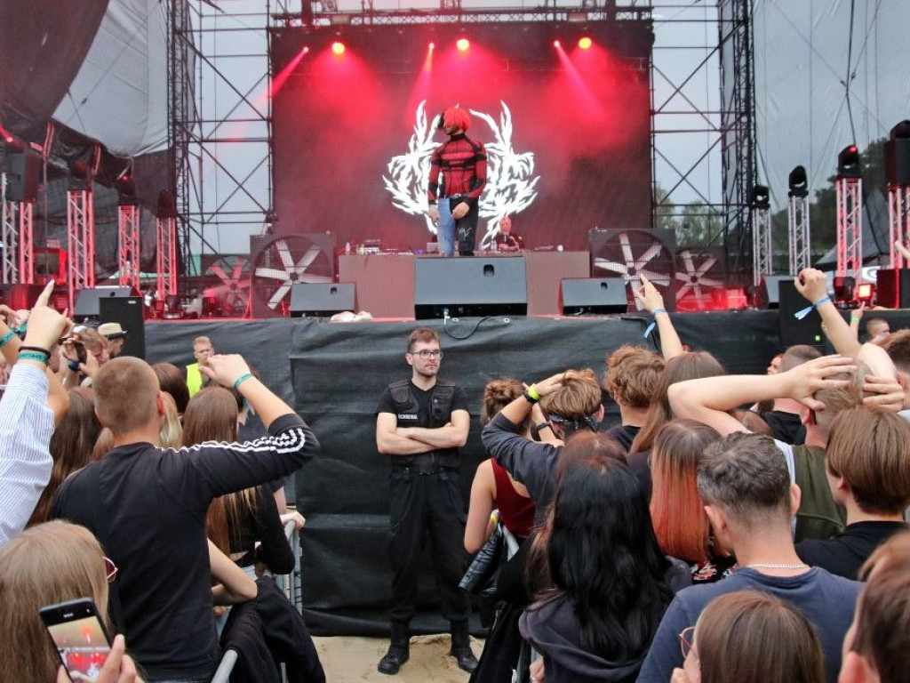 Tłumy na festiwalu w Sławie! Deszcz? Im nie przeszkadzał w zabawie