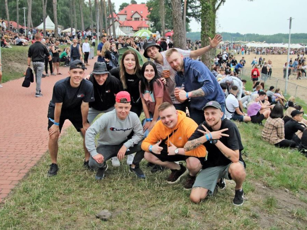 Tłumy na festiwalu w Sławie! Deszcz? Im nie przeszkadzał w zabawie