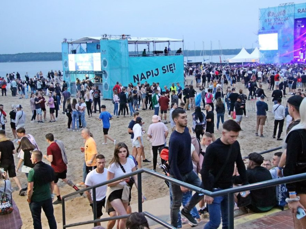 Tłumy na festiwalu w Sławie! Deszcz? Im nie przeszkadzał w zabawie