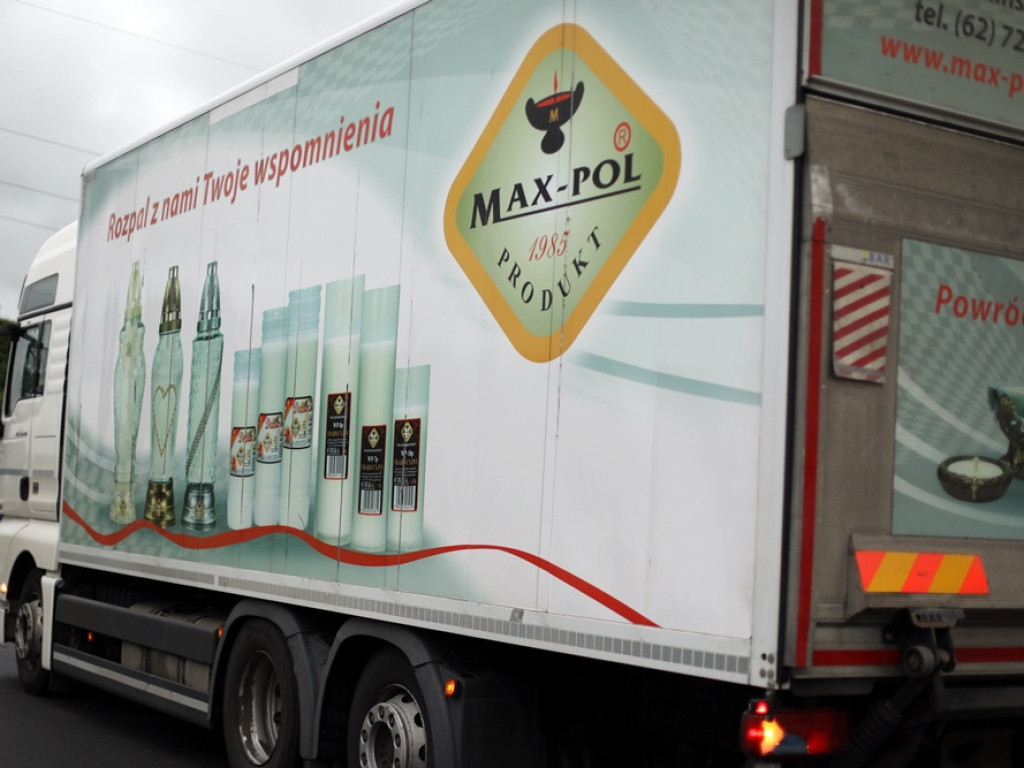 Tysiąc zniczy dla fundacji. To dar od producenta i lokalnej firmy