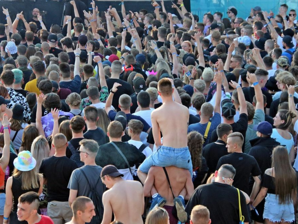 Peja, Guzior i wielu innych. Tak się bawiła Sława ostatniego dnia festiwalu [ZDJĘCIA]