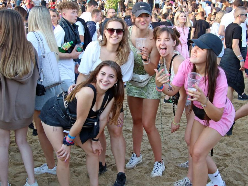 Peja, Guzior i wielu innych. Tak się bawiła Sława ostatniego dnia festiwalu [ZDJĘCIA]