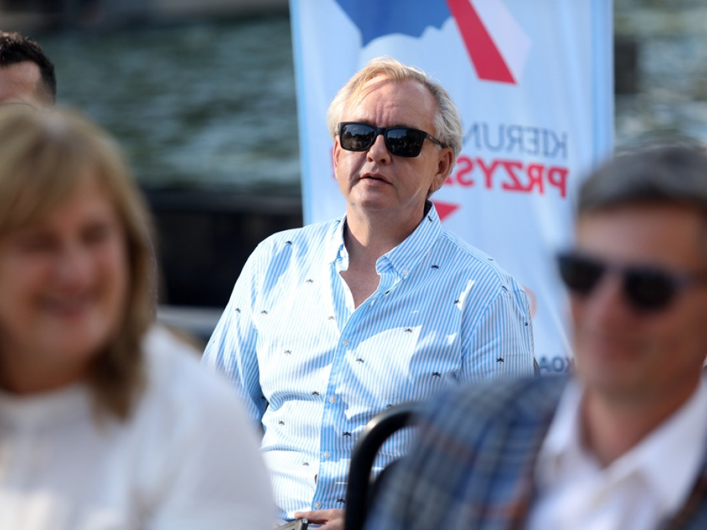 Antyszczepionkowcy okleili auto TVP. Borys: my również zostaliśmy zaatakowani, ale  słownie