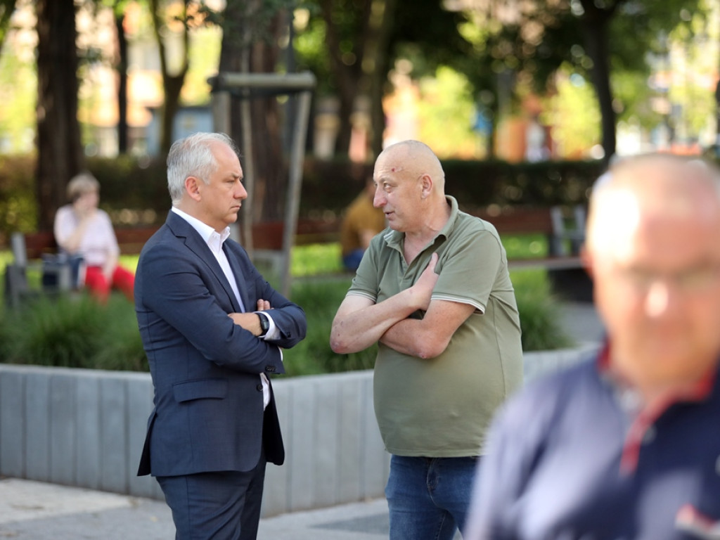 Antyszczepionkowcy okleili auto TVP. Borys: my również zostaliśmy zaatakowani, ale  słownie
