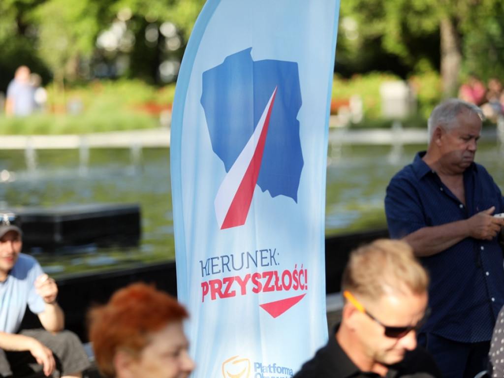 Antyszczepionkowcy okleili auto TVP. Borys: my również zostaliśmy zaatakowani, ale  słownie