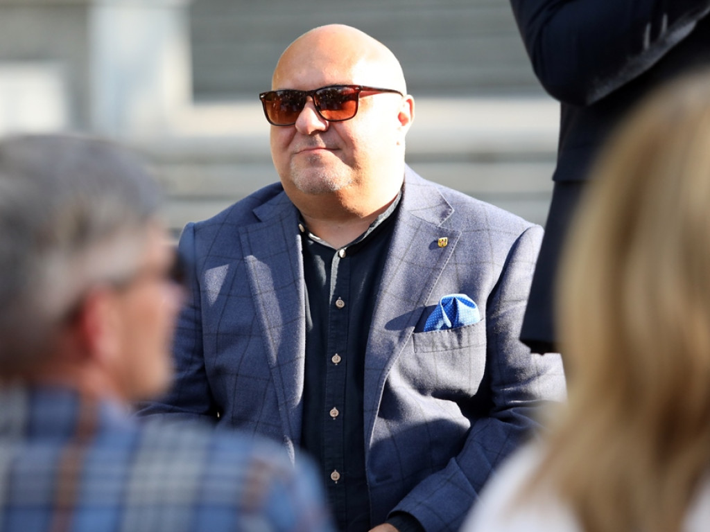 Antyszczepionkowcy okleili auto TVP. Borys: my również zostaliśmy zaatakowani, ale  słownie