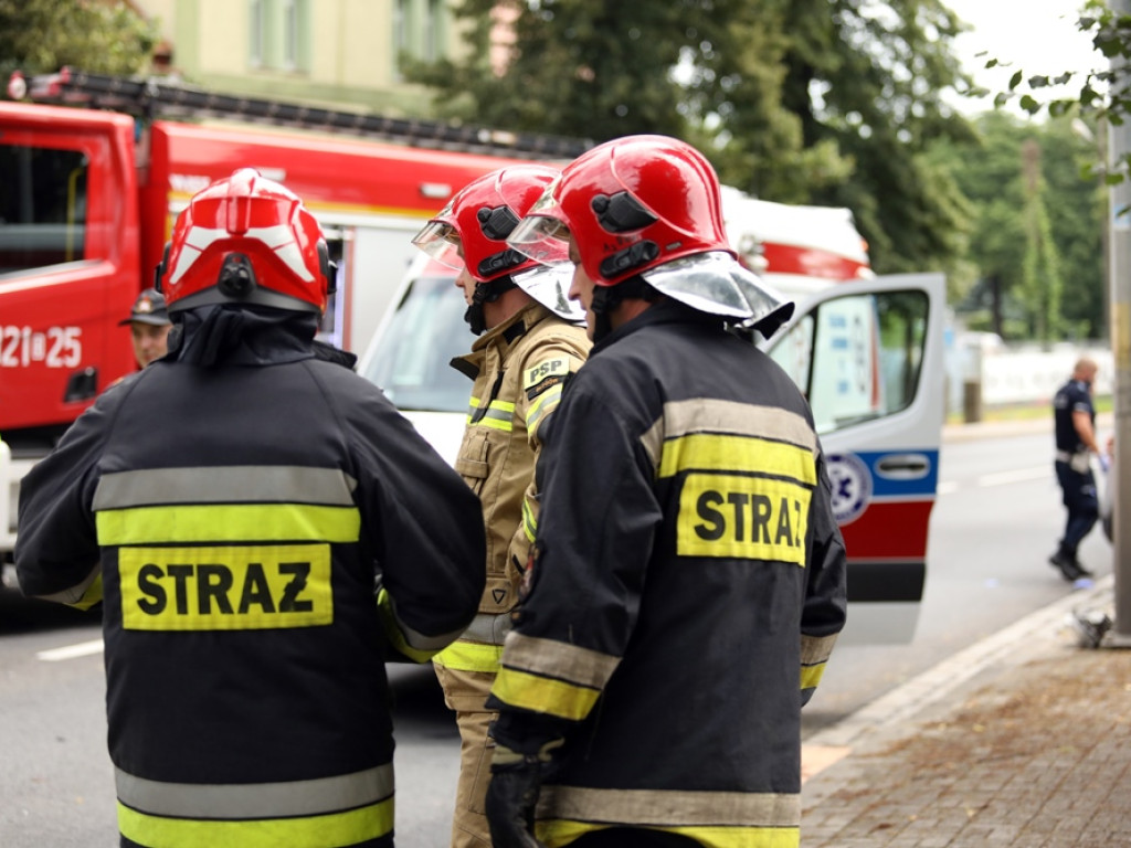 Dziecku nic się nie stało, ale kierowca citroena trafił do szpitala [ZDJĘCIA]