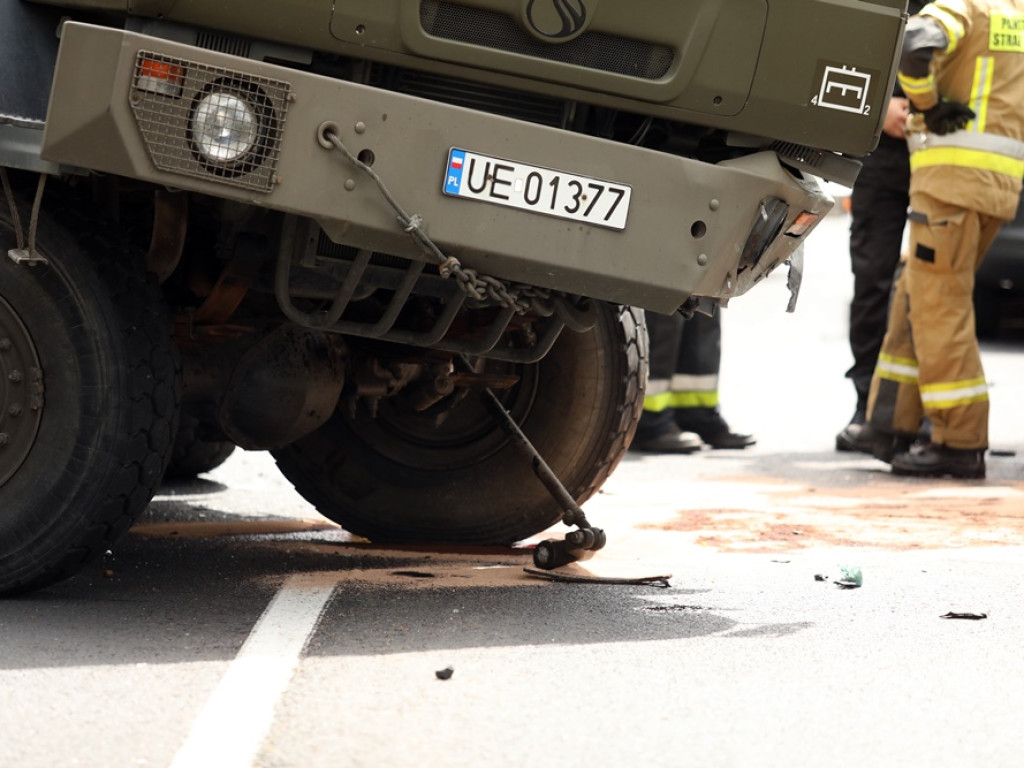 Dziecku nic się nie stało, ale kierowca citroena trafił do szpitala [ZDJĘCIA]