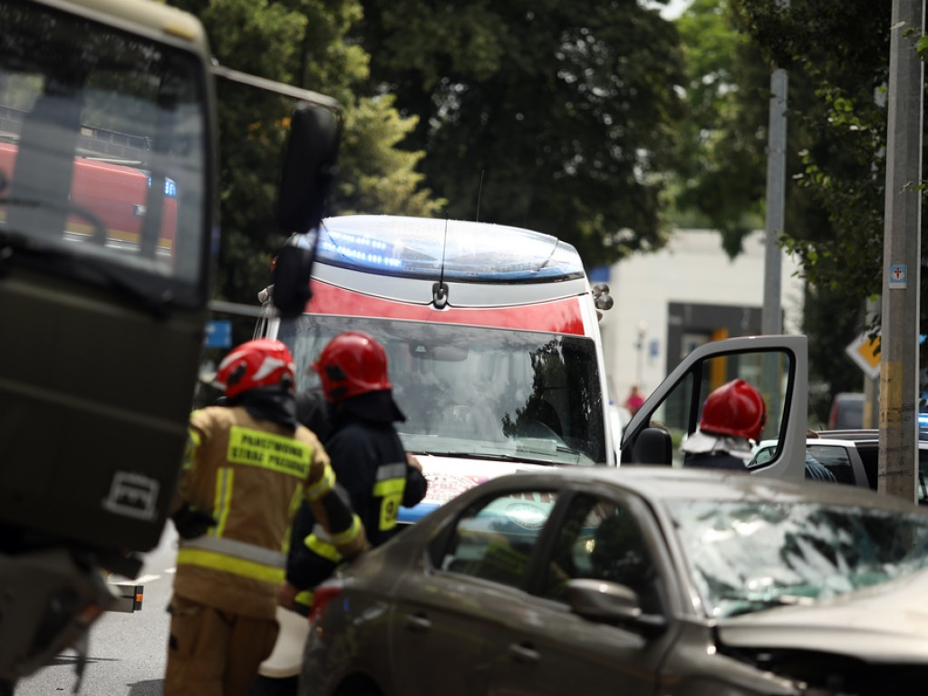 Dziecku nic się nie stało, ale kierowca citroena trafił do szpitala [ZDJĘCIA]