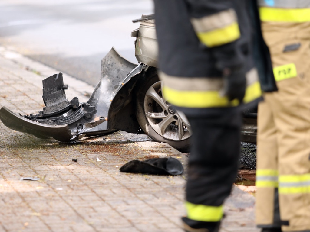 Dziecku nic się nie stało, ale kierowca citroena trafił do szpitala [ZDJĘCIA]