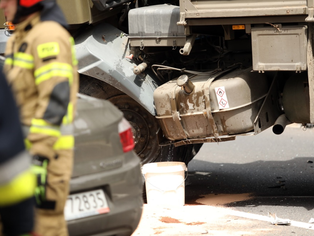Dziecku nic się nie stało, ale kierowca citroena trafił do szpitala [ZDJĘCIA]