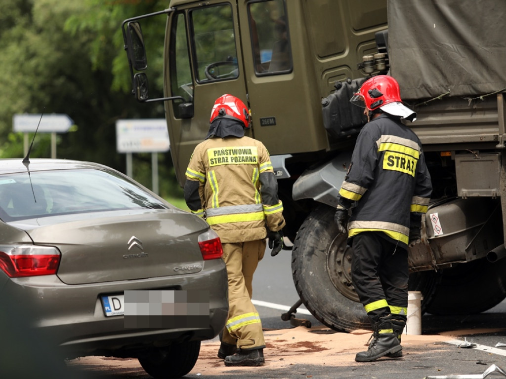 Dziecku nic się nie stało, ale kierowca citroena trafił do szpitala [ZDJĘCIA]