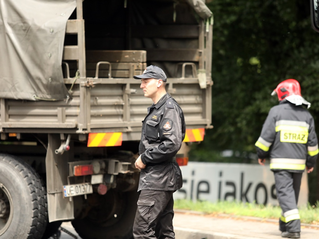 Dziecku nic się nie stało, ale kierowca citroena trafił do szpitala [ZDJĘCIA]