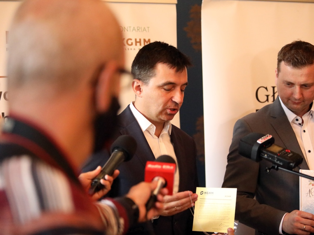 Pierwsze Albumy Małego Głogowianina dla Leny i Lilianny. Tatusiowie odebrali książeczki