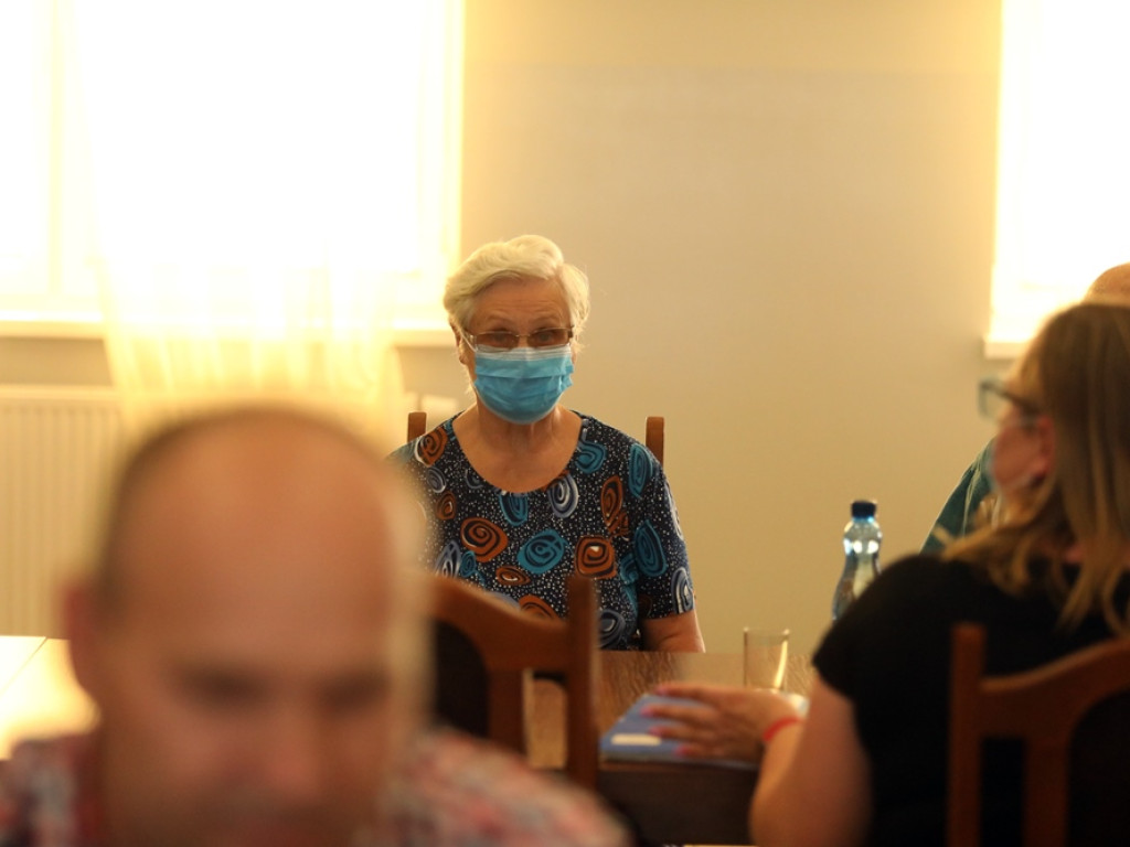 Poseł przyjechał na wieś. Mieszkańcy Pęcławia: Gdzie są pieniądze! Bogaci dostali, my bez grosza