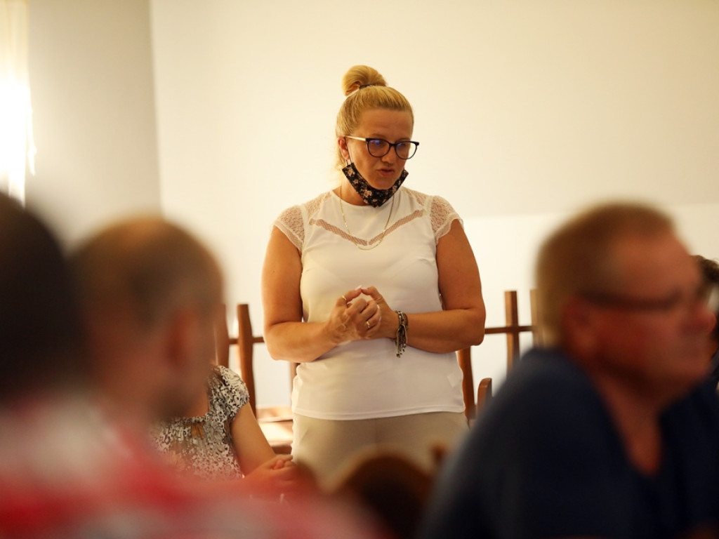 Poseł przyjechał na wieś. Mieszkańcy Pęcławia: Gdzie są pieniądze! Bogaci dostali, my bez grosza