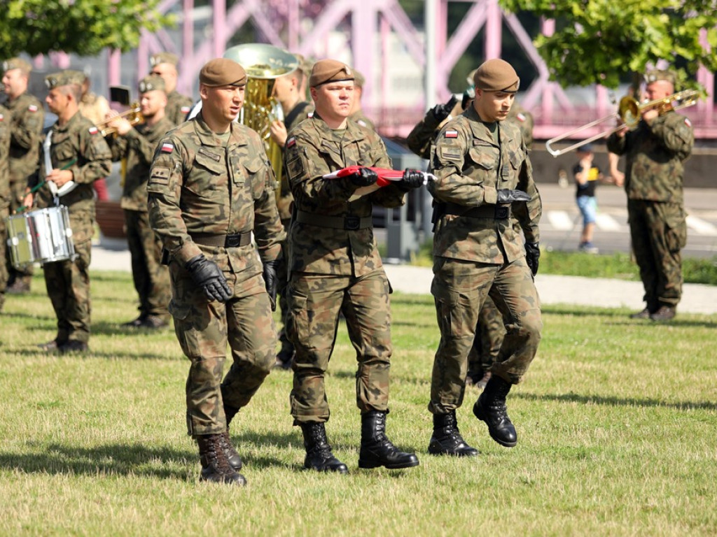 Uroczyste ślubowanie na bulwarze. Rokaszewicz: Piszecie swoją nową historię Głogowa