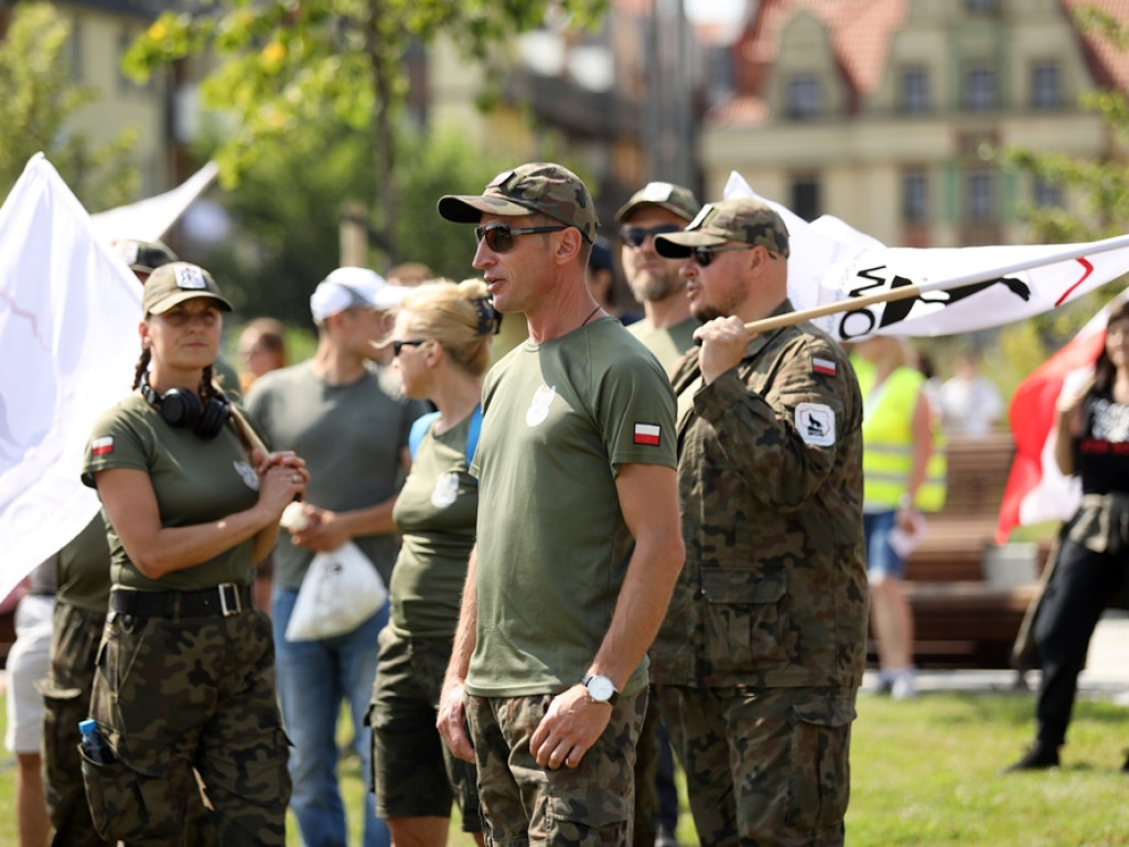 Protest w Głogowie: było starcie z policją i straszenie dziennikarzy [ZDJĘCIA]