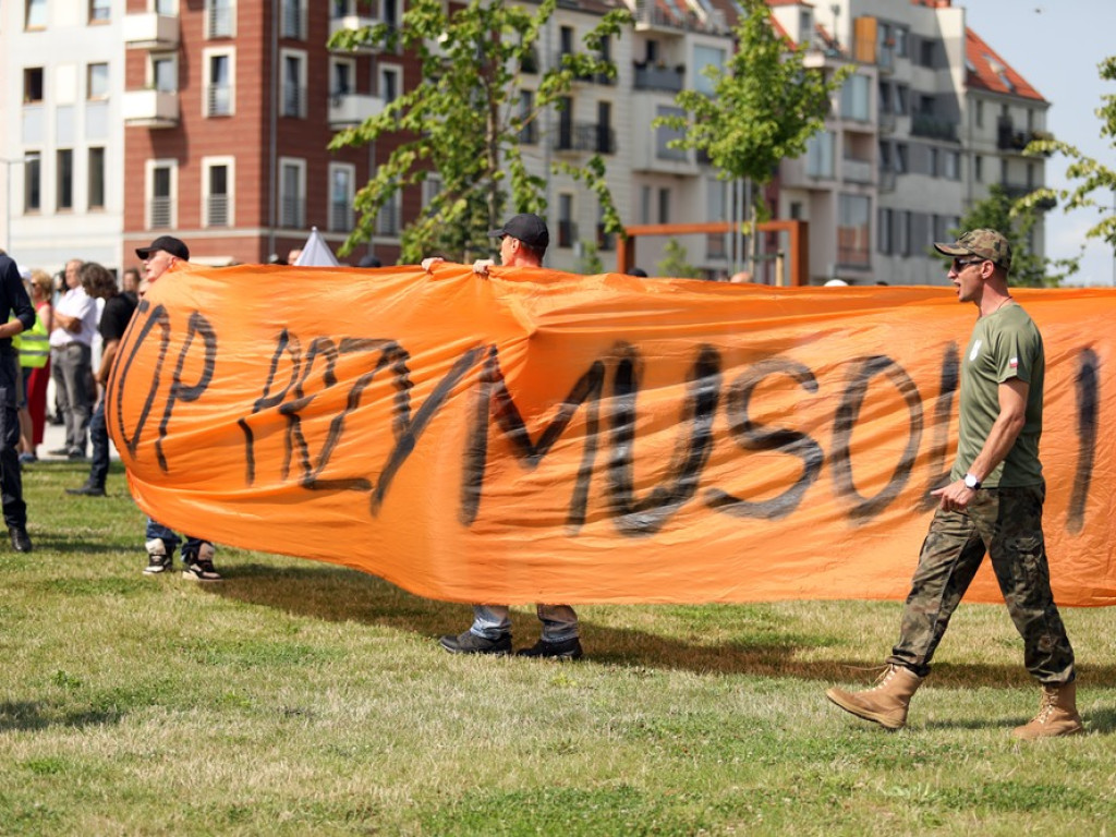 Protest w Głogowie: było starcie z policją i straszenie dziennikarzy [ZDJĘCIA]