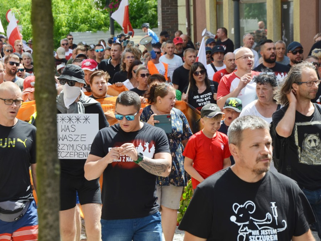 Protest w Głogowie: było starcie z policją i straszenie dziennikarzy [ZDJĘCIA]