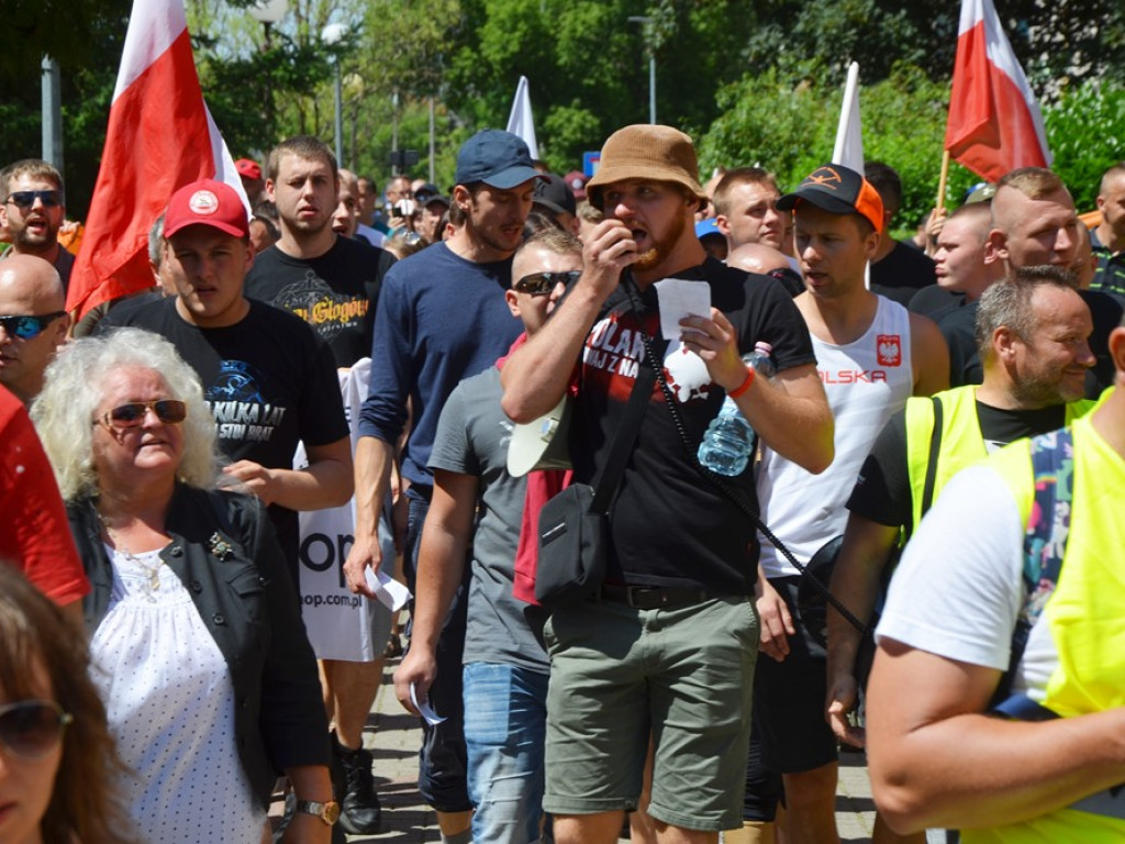 Protest w Głogowie: było starcie z policją i straszenie dziennikarzy [ZDJĘCIA]