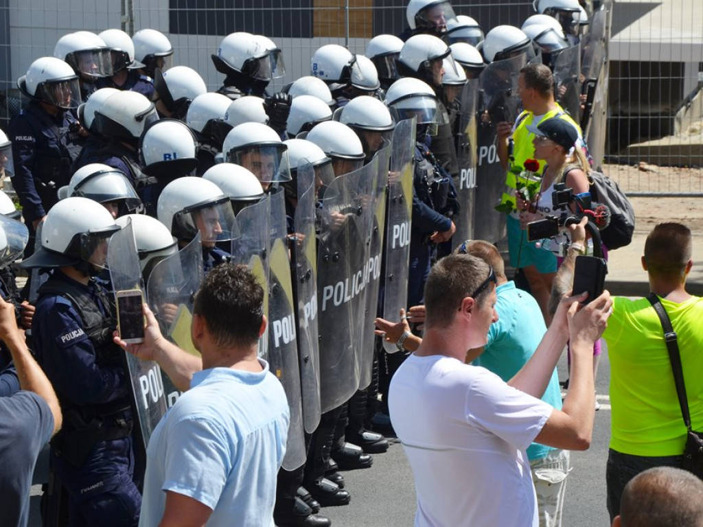 Protest w Głogowie: było starcie z policją i straszenie dziennikarzy [ZDJĘCIA]