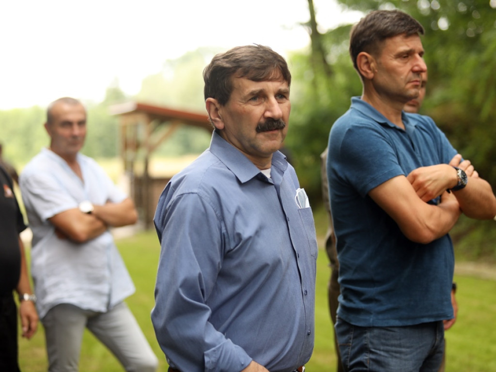 Strzelnica gotowa. Celują do makiet dzików i zajęcy
