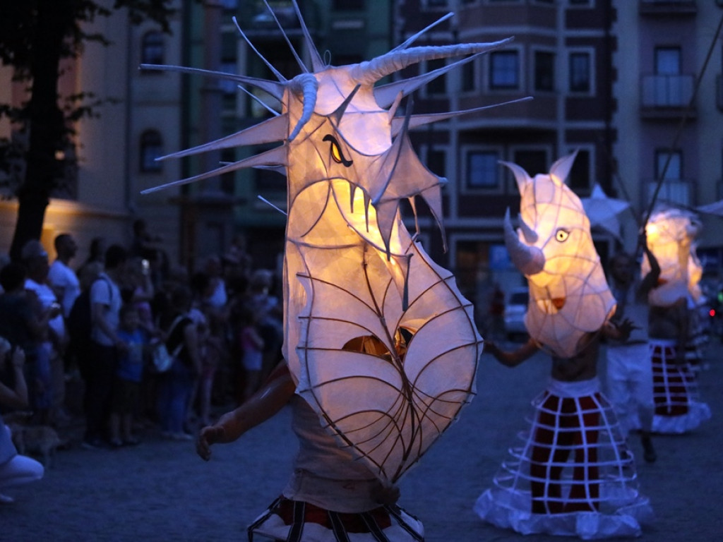 Parada lampionów przyciągnęła tłumy! Przeszli ulicami Starego Miasta