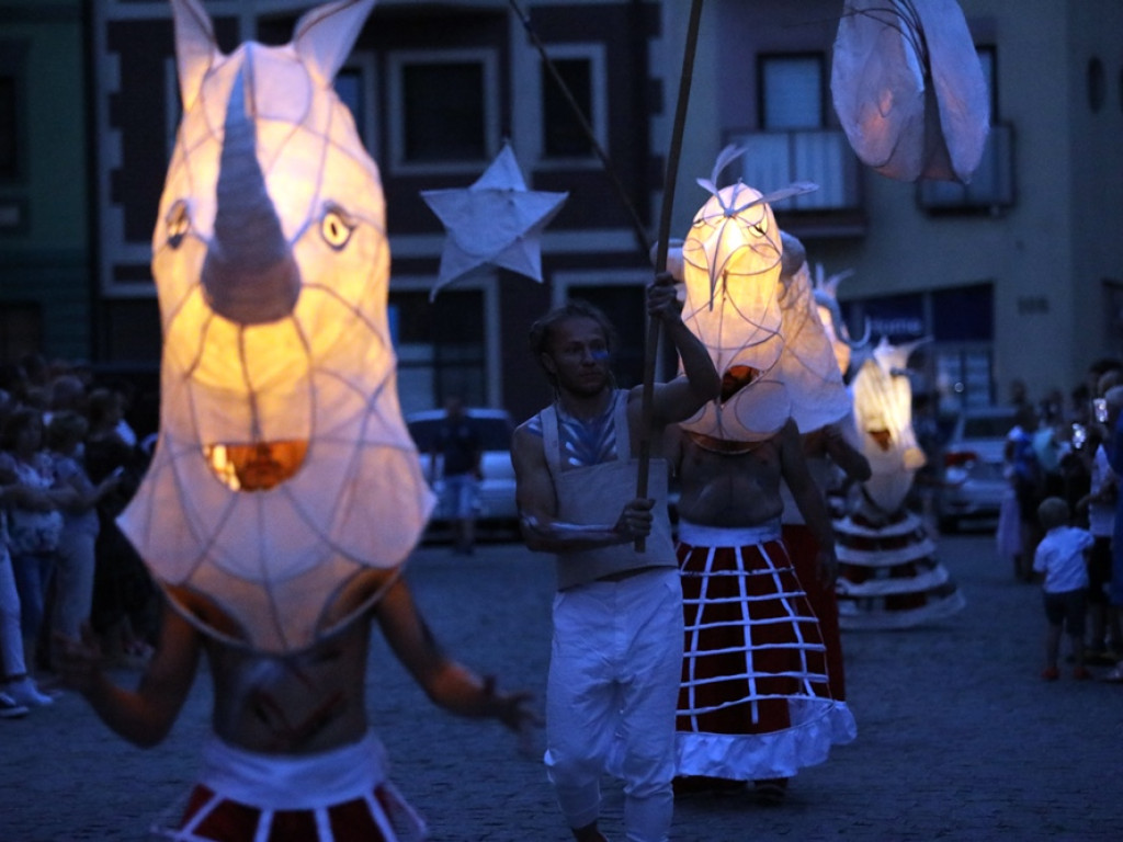 Parada lampionów przyciągnęła tłumy! Przeszli ulicami Starego Miasta