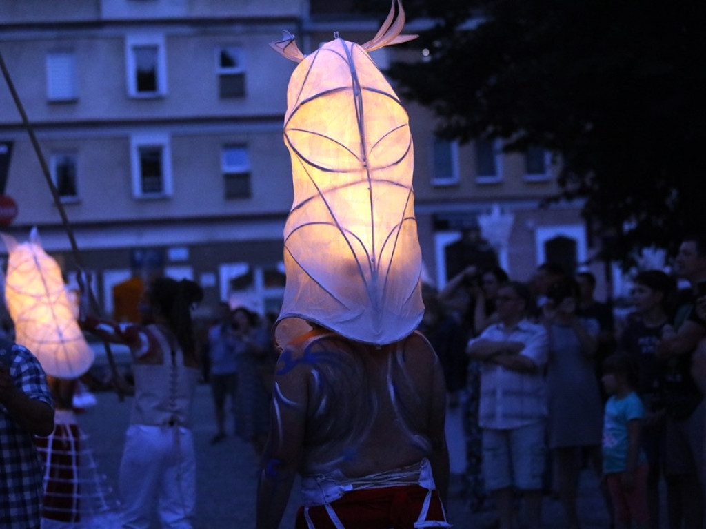 Parada lampionów przyciągnęła tłumy! Przeszli ulicami Starego Miasta
