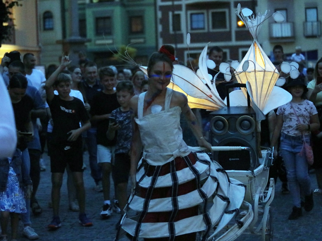 Parada lampionów przyciągnęła tłumy! Przeszli ulicami Starego Miasta