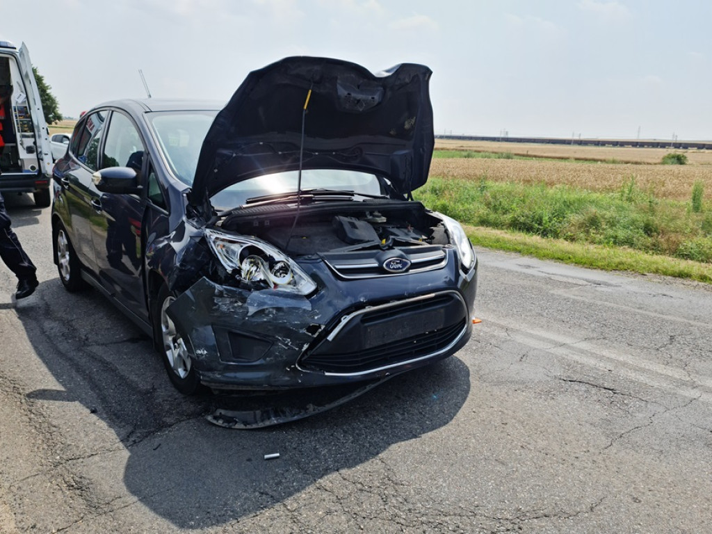 Chciał wyprzedzić rowerzystkę i doszło do kraksy. Trzy auta rozbite, są poszkodowani [ZDJĘCIA]