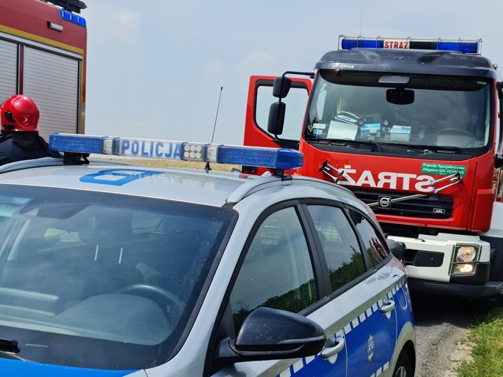 Chciał wyprzedzić rowerzystkę i doszło do kraksy. Trzy auta rozbite, są poszkodowani [ZDJĘCIA]
