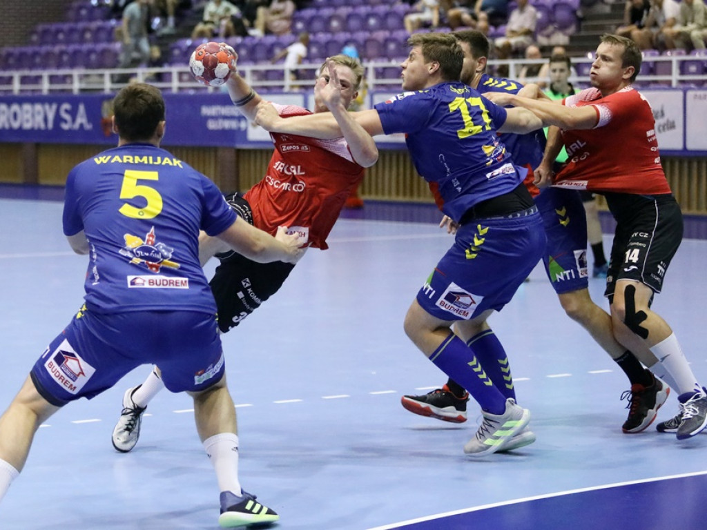 Spokojnie jedną... Rafał Jamioł dał zwycięstwo. Chrobry zagra w finale [ZDJĘCIA]