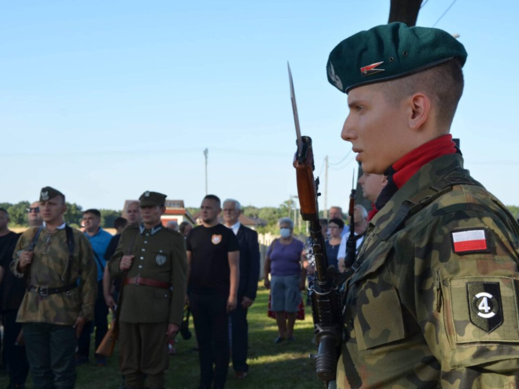 IPN ma nadzieję, że uda się znaleźć rodzinę bohatera pochowanego w Białołęce