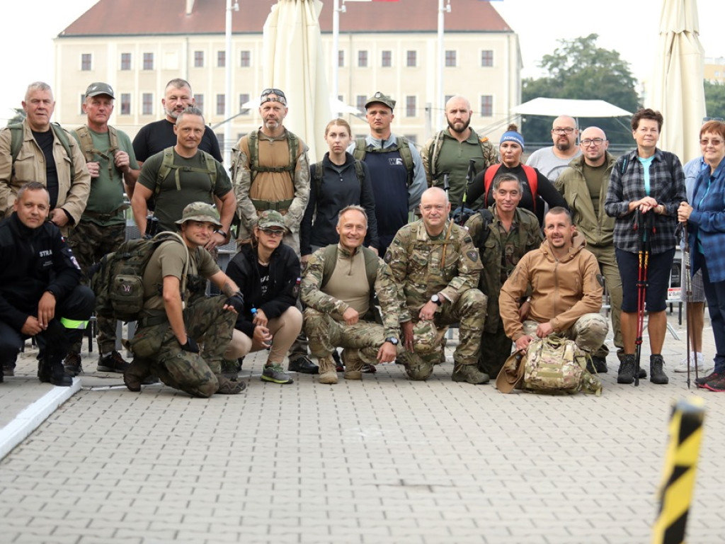 Kilometry w nogach w szczytnym celu! Tak pomagają małemu Jasiowi [ZDJĘCIA]