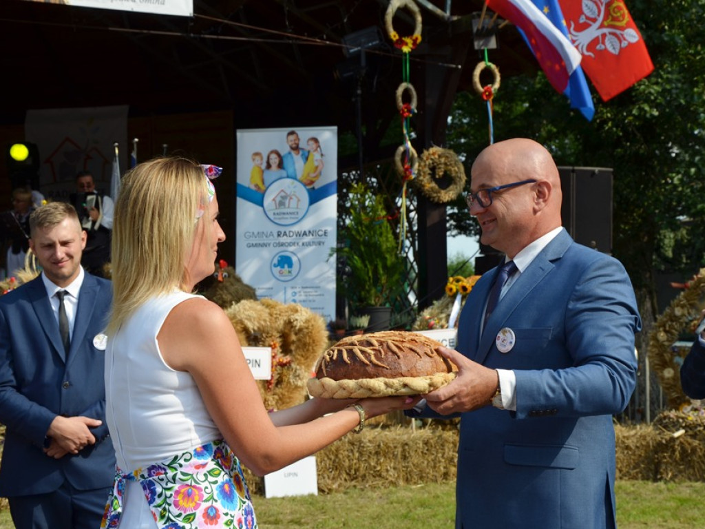 Świętowali zbiórkę plonów. Rolnicy z gminy Radwanice [ZDJĘCIA]