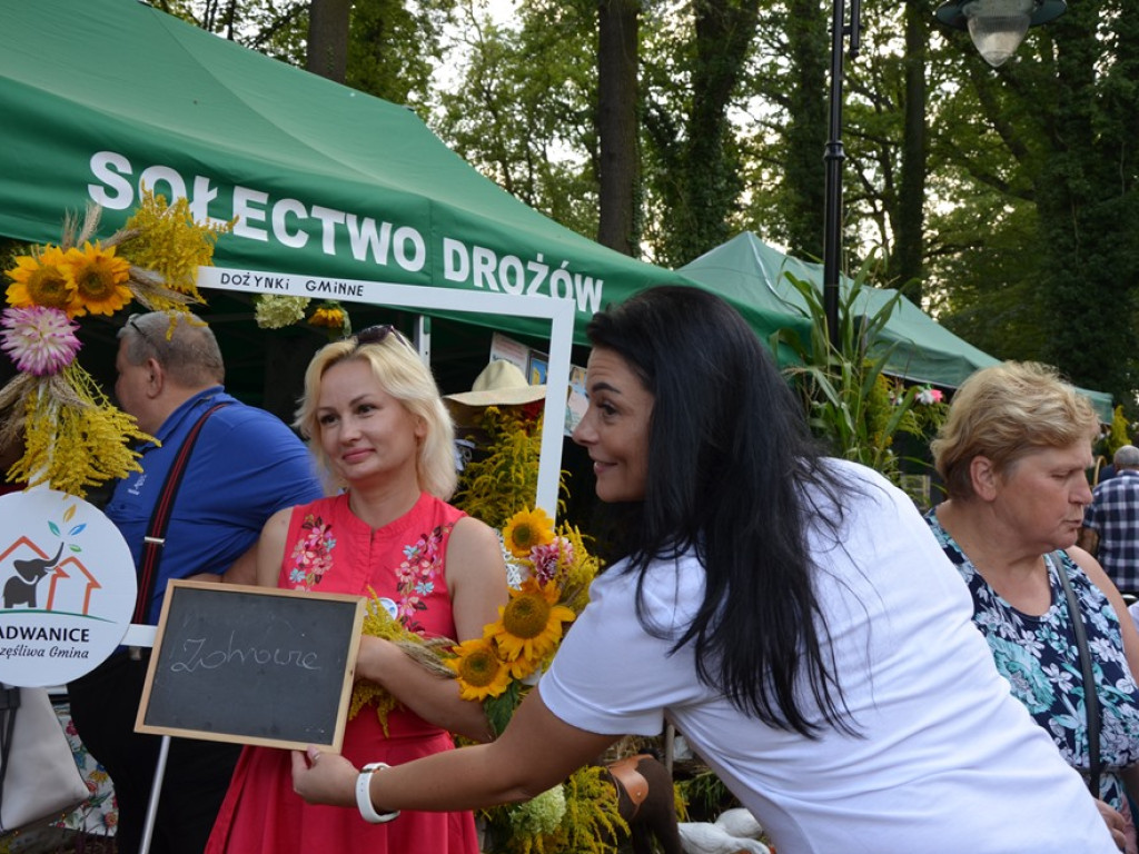 Świętowali zbiórkę plonów. Rolnicy z gminy Radwanice [ZDJĘCIA]
