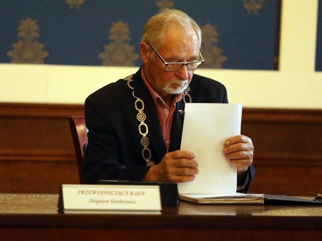 Radnym wystarczył kwadrans i uchwały zostały przyjęte