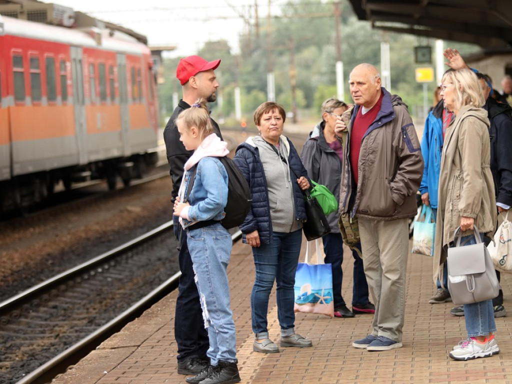 Pociąg retro w Głogowie. Chętnych, by udać się w trasę, nie brakowało [ZDJĘCIA]