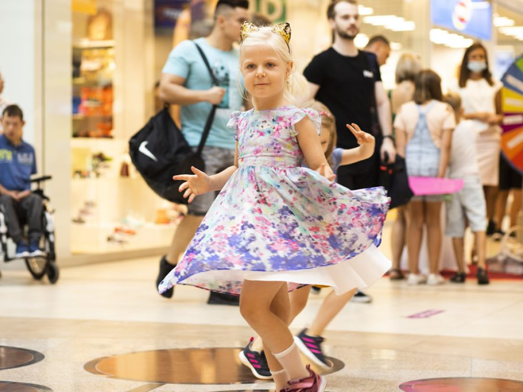 Taki pokaz mody! Piękne dziewczęta na wybiegu w Galerii Glogovia! [ZDJĘCIA]