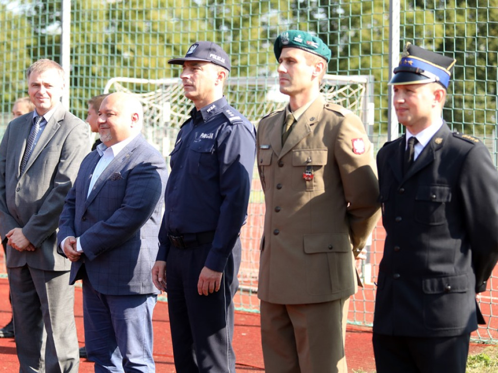 Uczniowie klas mundurowych ze szkolnymi awansami [ZDJĘCIA]
