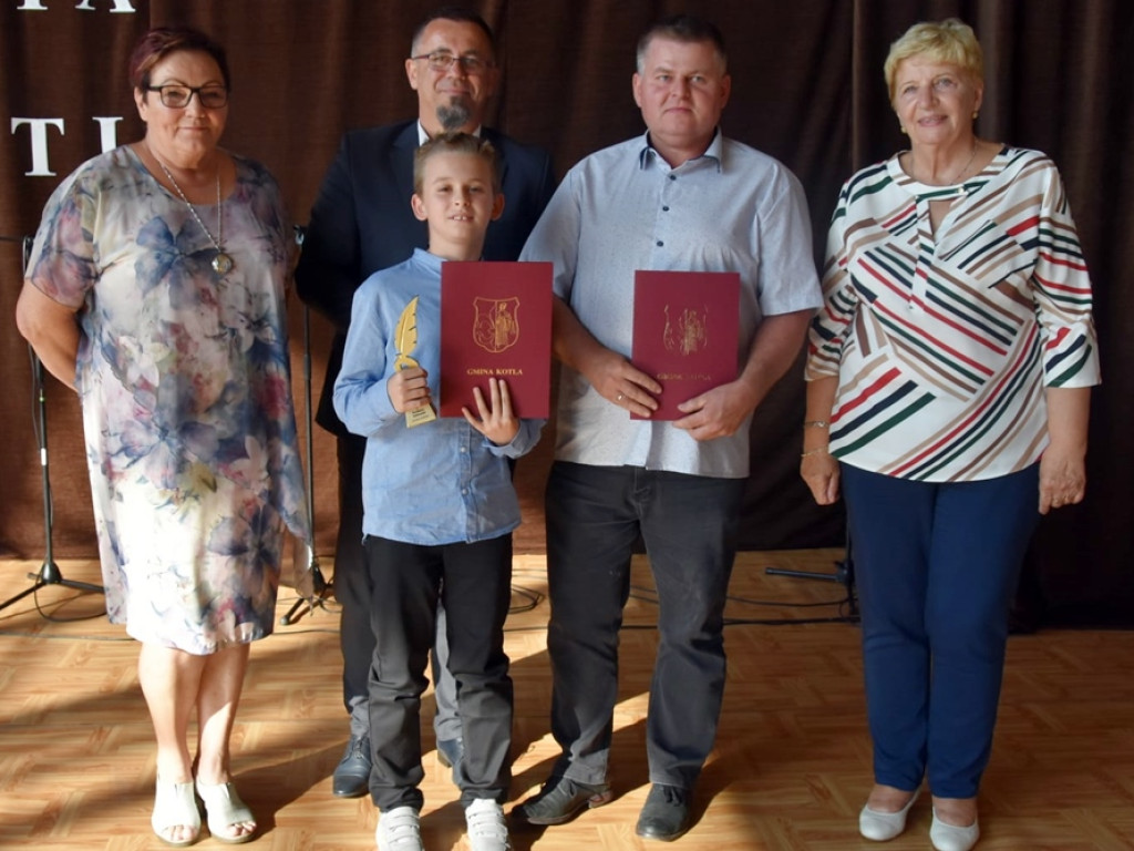 Stypendia rozdane. Po 300 zł dla każdego ucznia