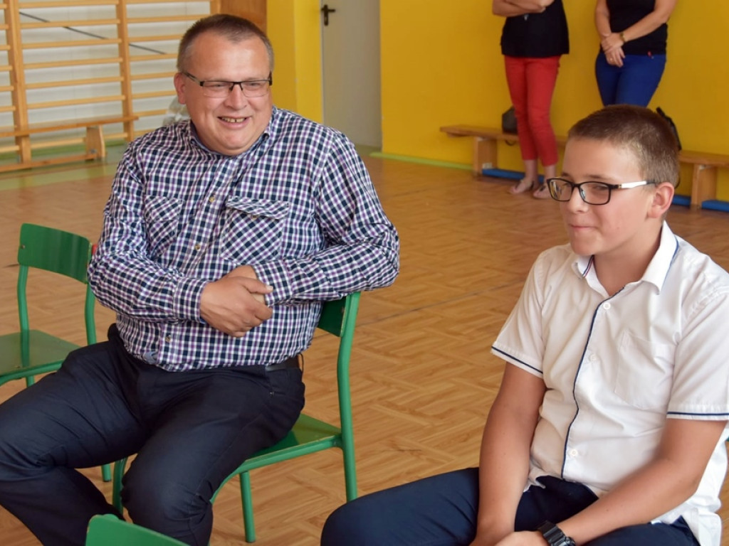 Stypendia rozdane. Po 300 zł dla każdego ucznia
