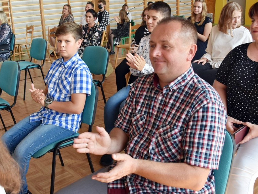 Stypendia rozdane. Po 300 zł dla każdego ucznia