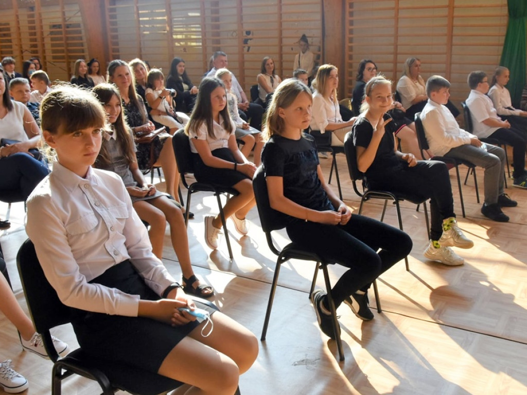 Stypendia rozdane. Po 300 zł dla każdego ucznia